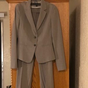 Ann Taylor brown heather suit 2pcs  Size 0